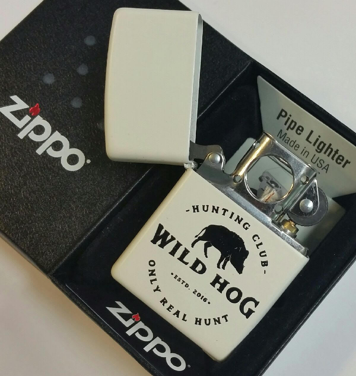 Zippo PIPE Wild Hog Hunting Club White Matte Lighter RARE