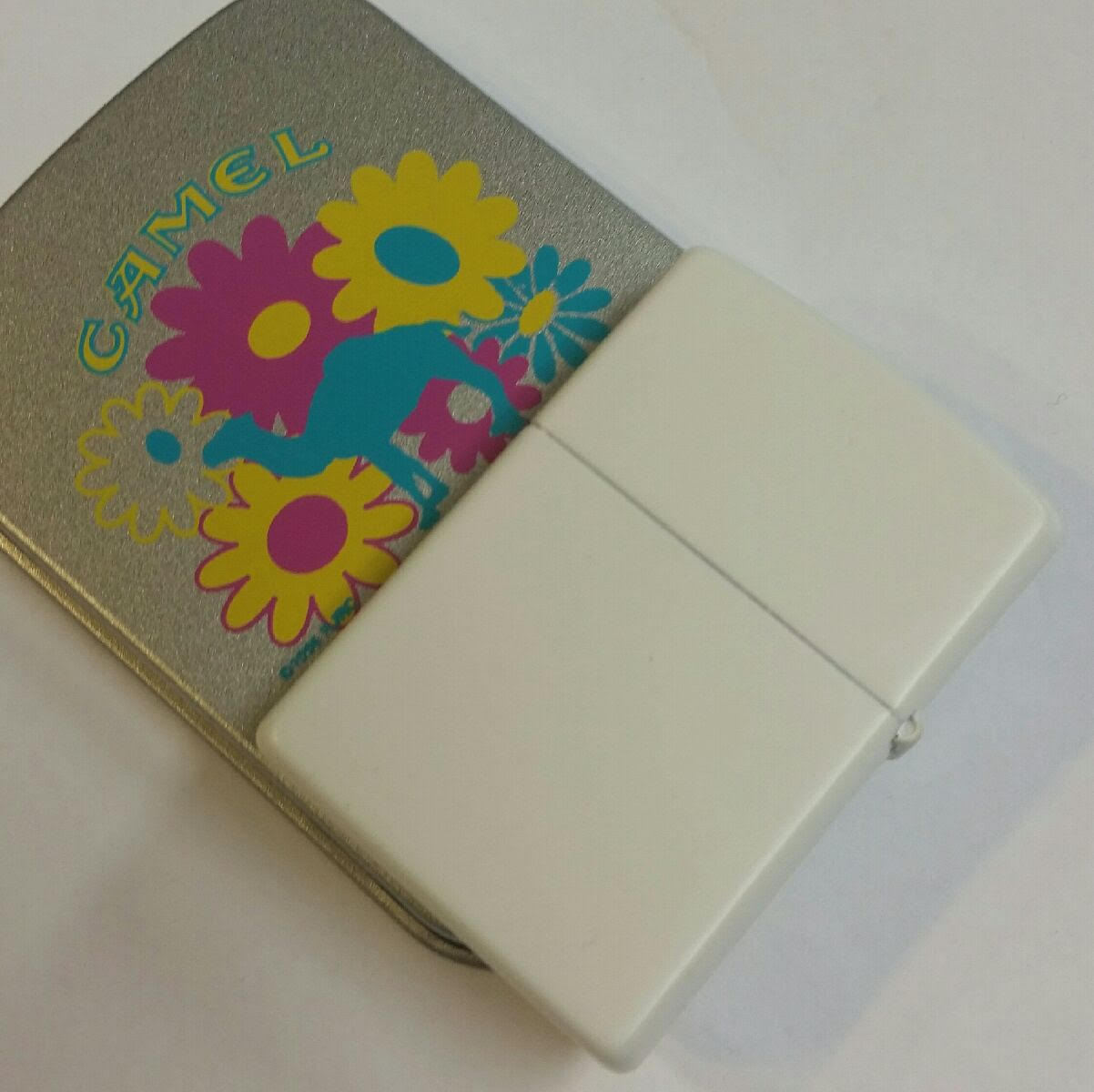 CAMEL ZIPPO 1996 Z 189 White MATTE Camel Flower Power RARE MNT IN 